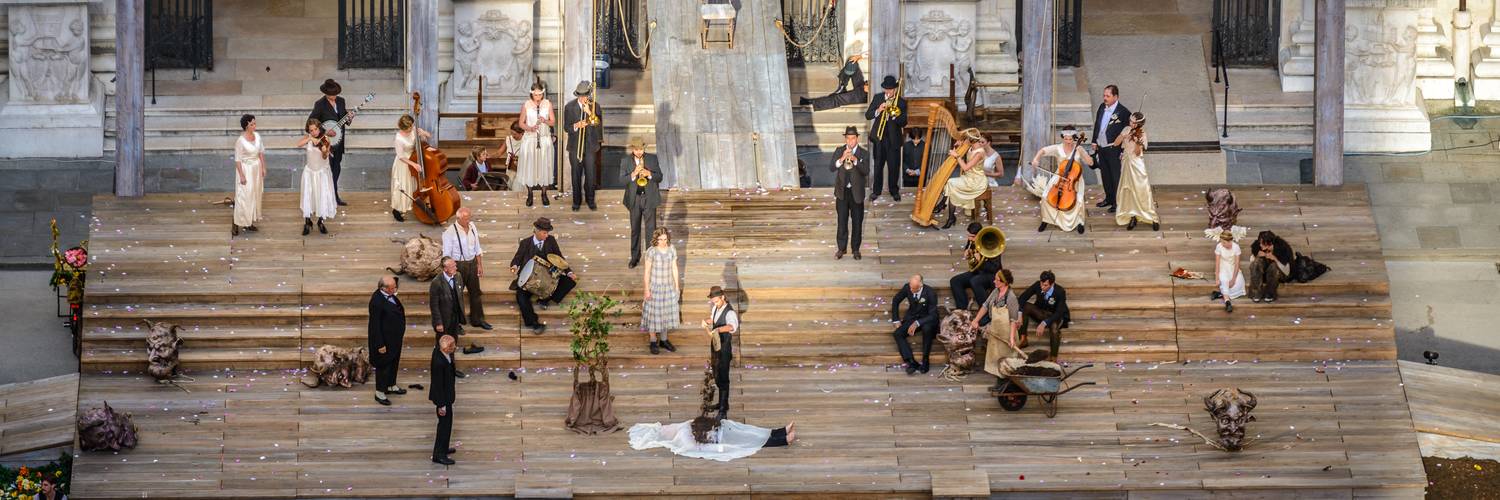 Jedermann, Salzburger Festspiele 2015 | © Tourismus Salzburg Jedermann (Everyman) by Hugo von Hofmannsthal, Salzburg Festival 2015, Salzburg Dom | © Tourismus Salzburg